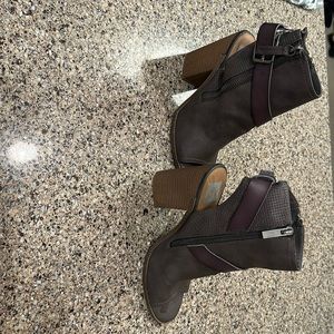 Gray size 10 block heel ankle booties